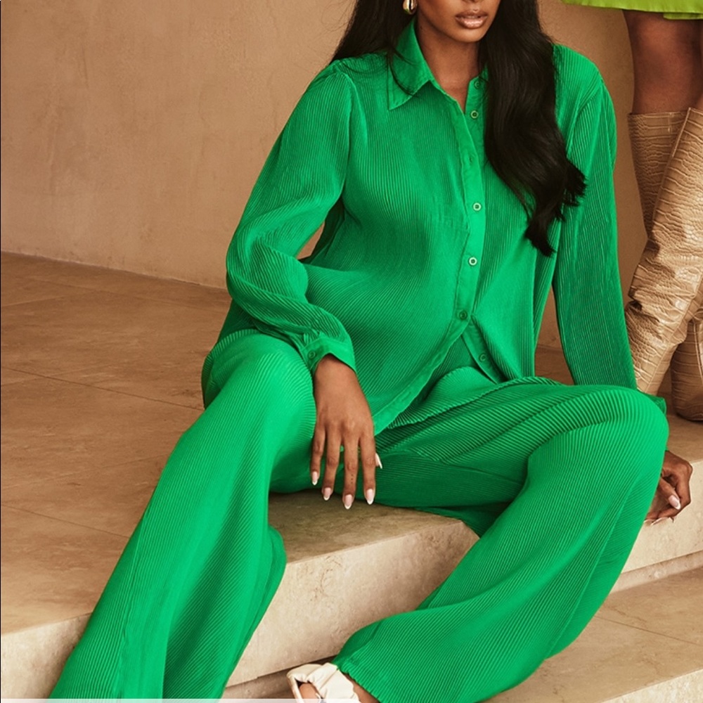 Green loose pants